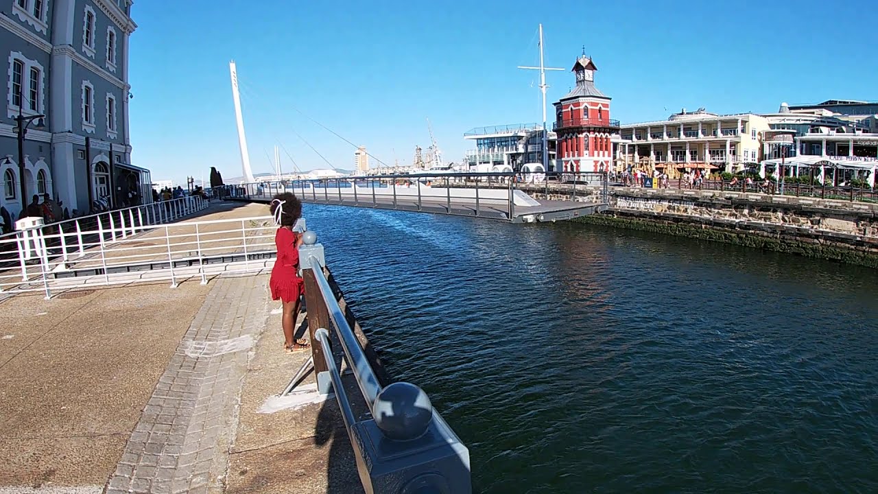 MOBILE BRIDGE OPEN AND CLOSING AT V&A WATERFRONT - CAPE TOWN.
