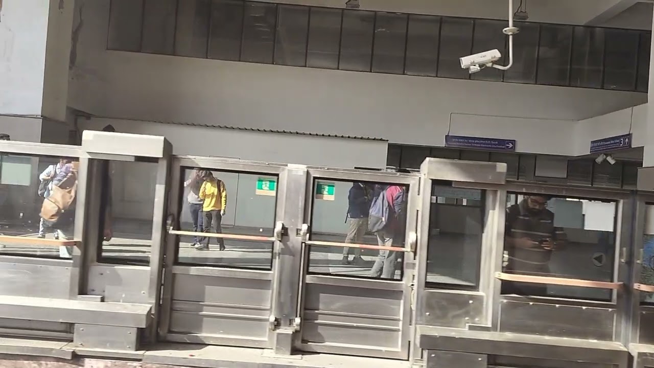 METRO train videos #video #train #viralshort #delhi #delhimetro #viralshort #train 