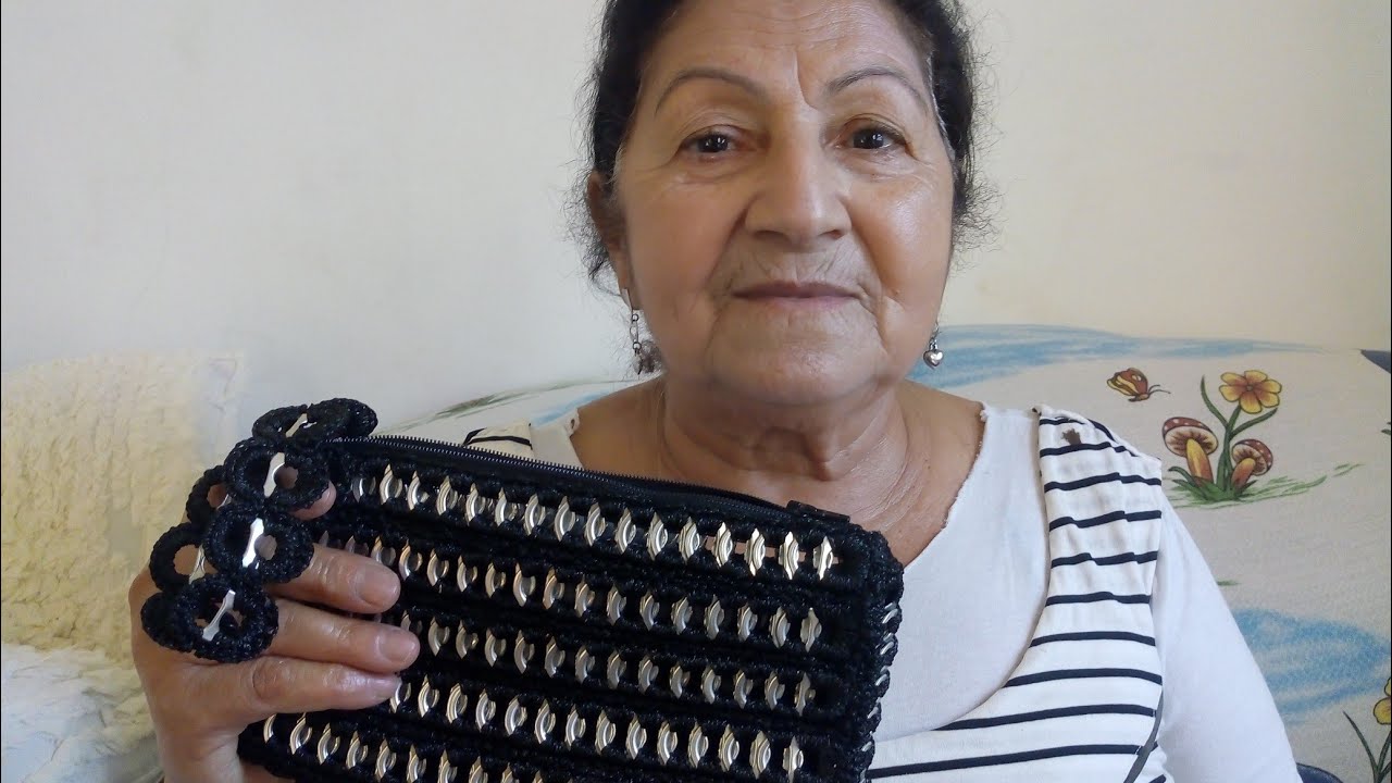 MOSTRANDO MINHAS BOLSAS FEITAS DE LACRE