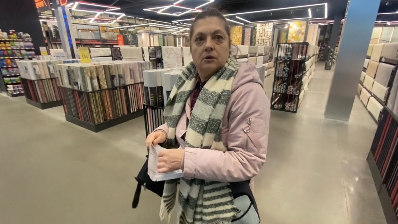 МАМА ВЫБИРАЕТ КРАСКУ В КОРИДОР.. МЕНЯ ТРЯСЁТ