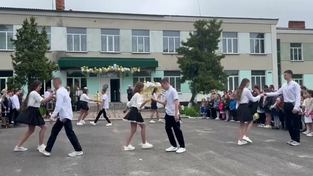 Вальс останній дзвоник