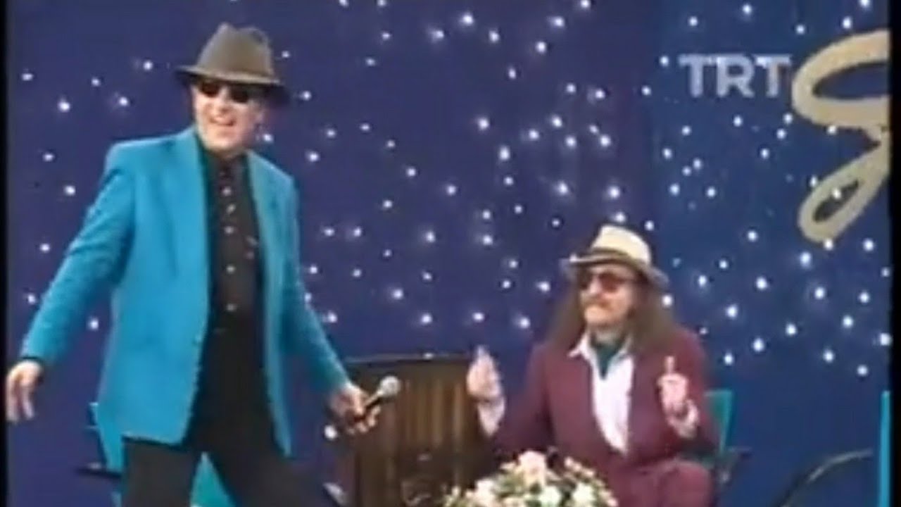 Erol Evgin Cem Karaca'nın Gözleri Önünde Taklit Yapıyor