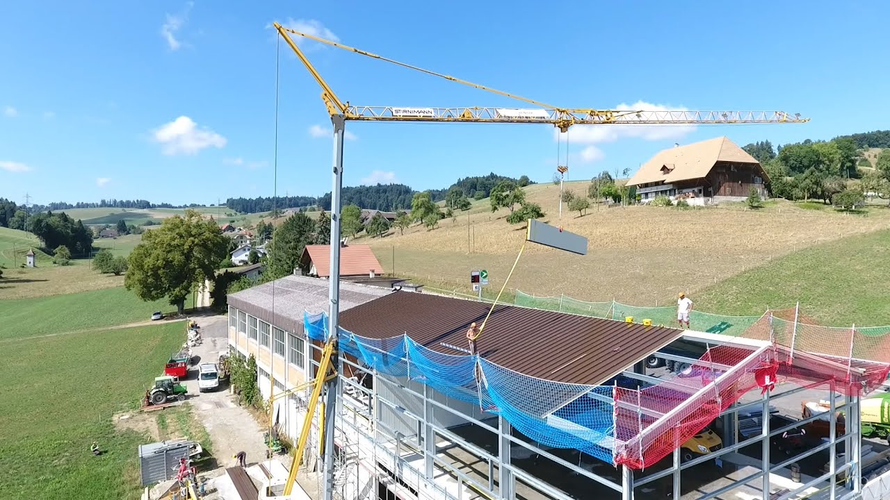 Montage der Dachpaneele Herrmann und Zulliger AG
