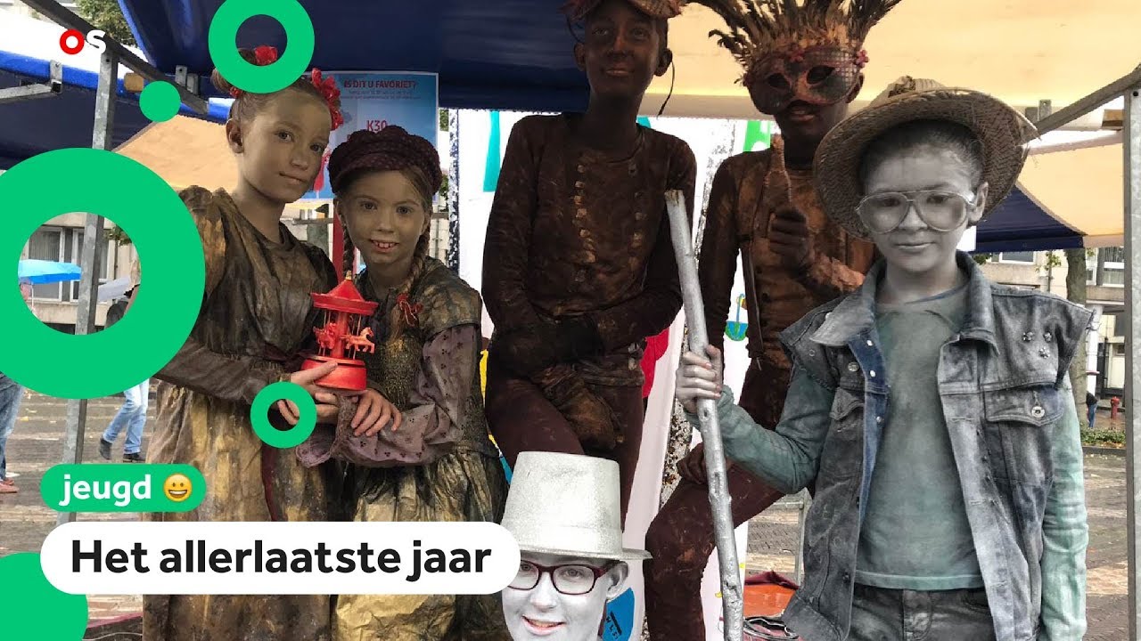 Deze kinderen zijn levend standbeeld (in de regen!)