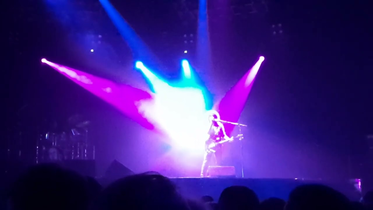 Too Much love will kill you - Dios salve a la Reina (God save the queen)