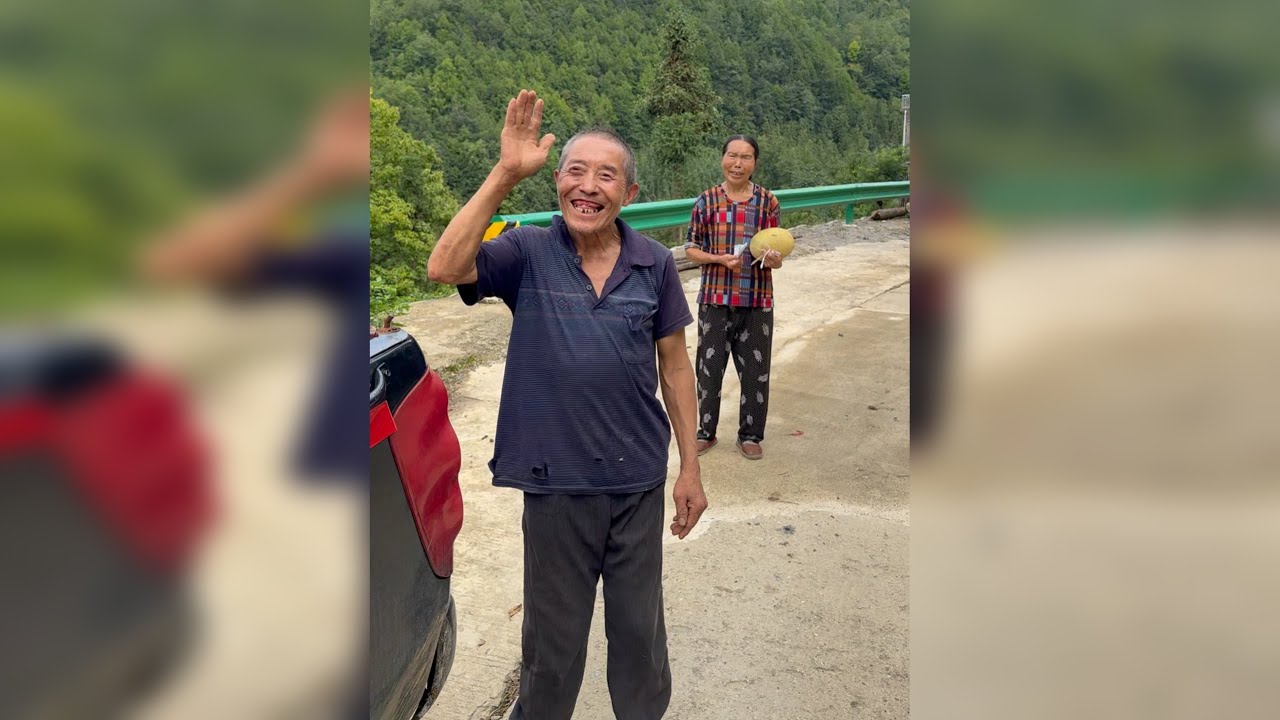 岁月匆匆，老一辈们渐渐老去，但他们对生活的热爱却从未减退。他们用自己的行动，诠释着生活的真谛，无论风雨，始终坚韧。