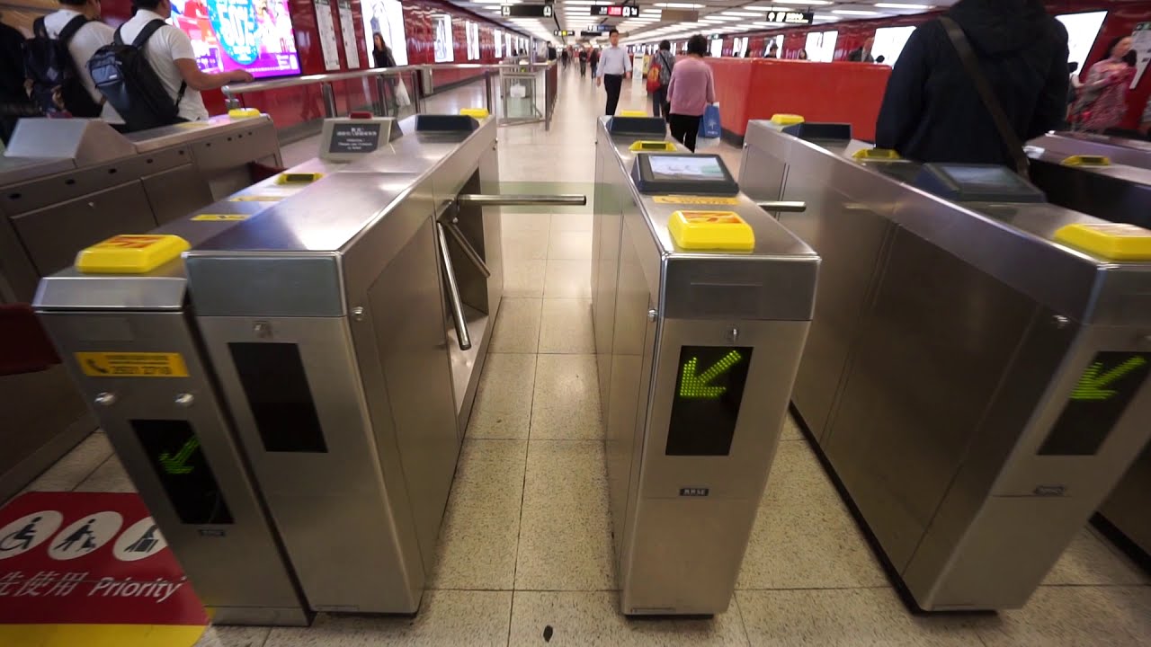 Hong Kong, MTR ride from Central to Kowloon + The Ritz-Carlton Hotel elevator
