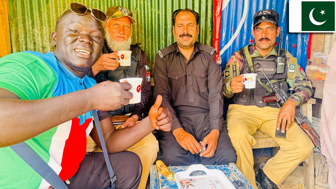 PAKISTAN POLICE WON’T LET BLACKMAN PAY IN KPK - MALAM JABBA 🇵🇰