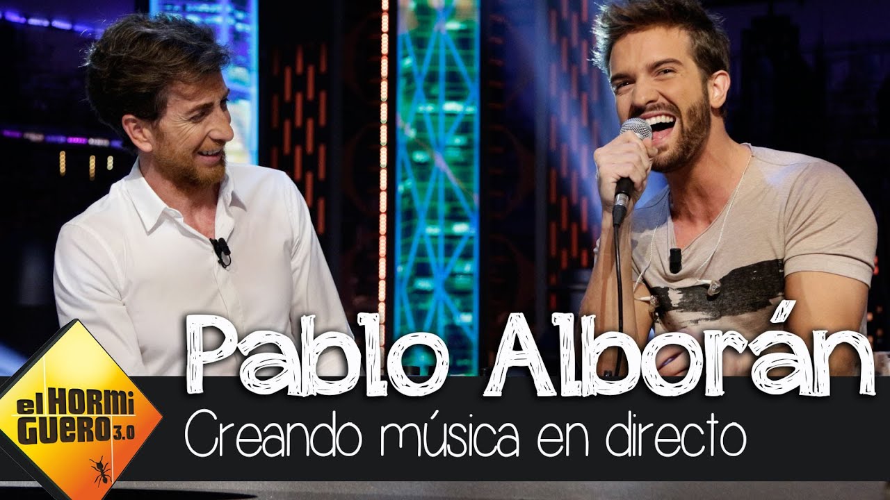 Pablo Alborán crea música en directo con una mesa de mezclas