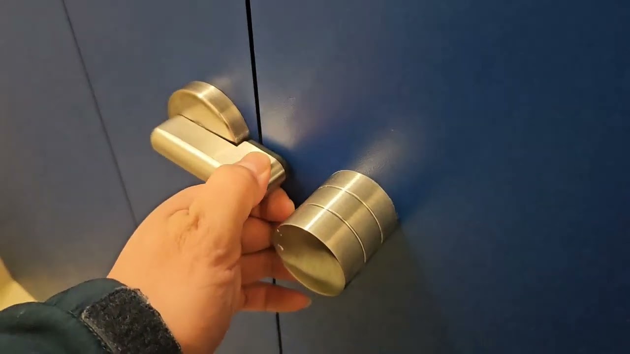 10 Toilets in each Changing Rooms