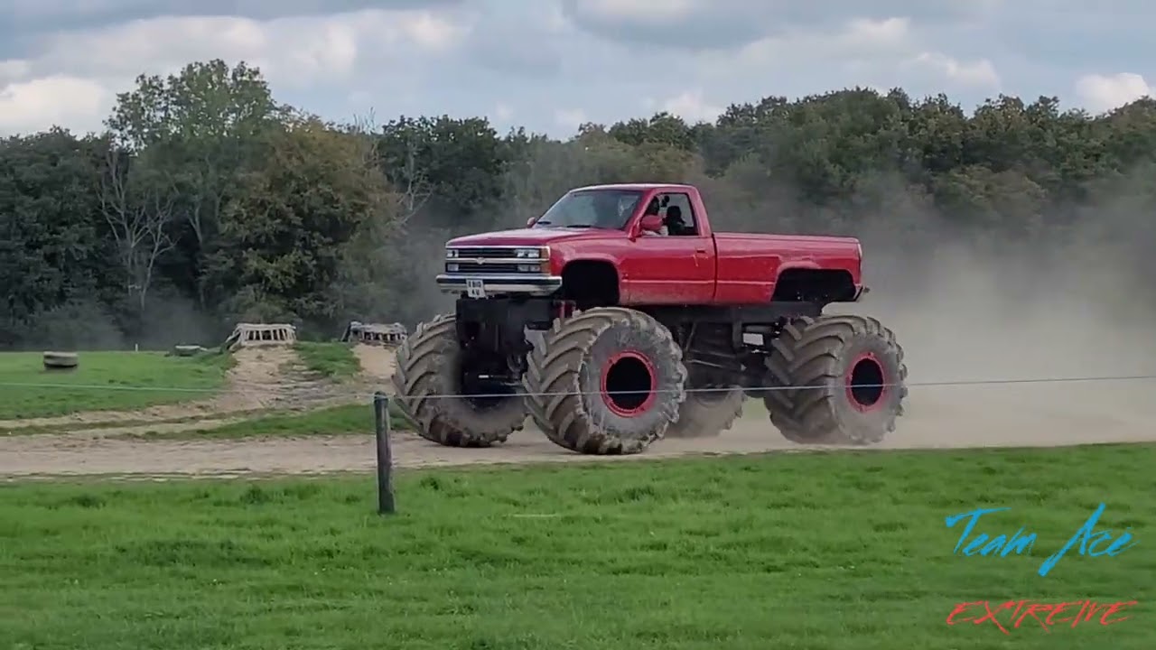 Grizzly Bigfoot Monster truck driving