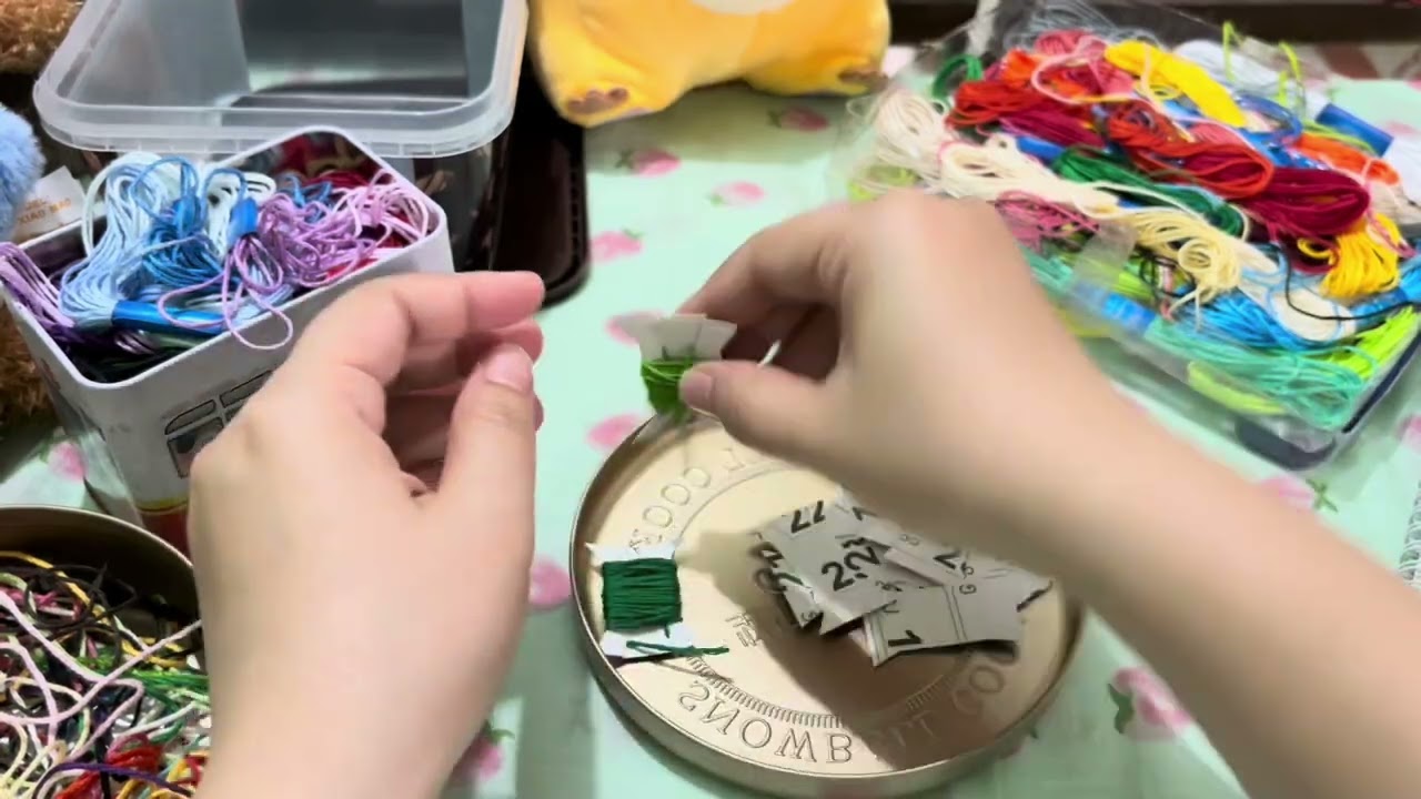 Create embroidery thread organisation card with my old table calendar. 