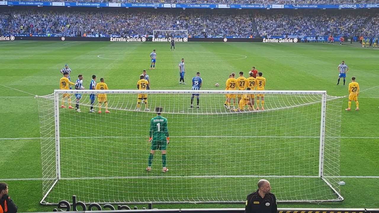 Gol de Lucas que bien vale un ascenso del Depor a