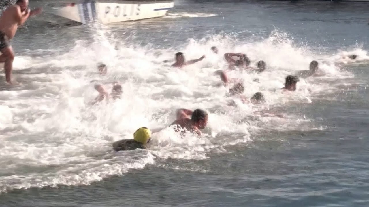 Orthodox Christians Celebrate Epiphany With Chilly Dip in Istanbul | VOA News