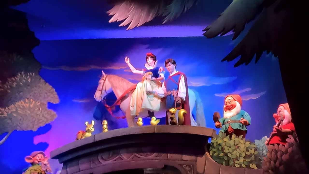 Snow White Ride POV in Disneyland Paris [4K]