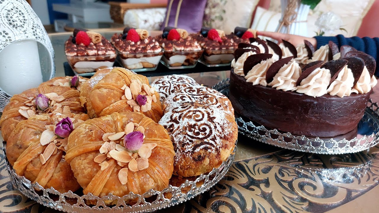 إيوة هانا يالالة💃مائدة ديال تحميرت الوجه👌بسيطلات بحشوة جديدة معسلة😋كيكة النخوة معلكة ولديدة👌