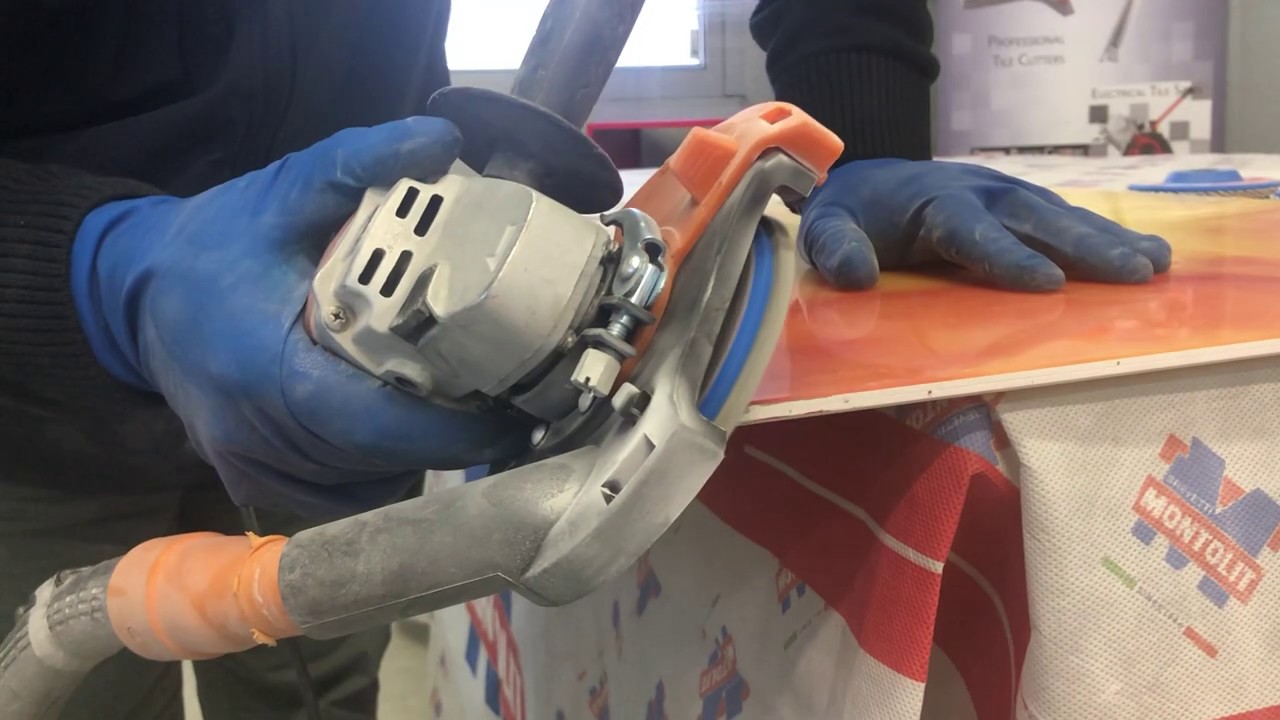 Montolit Fleximont - Lavorazione Becco di Civetta su piastrella di vetro