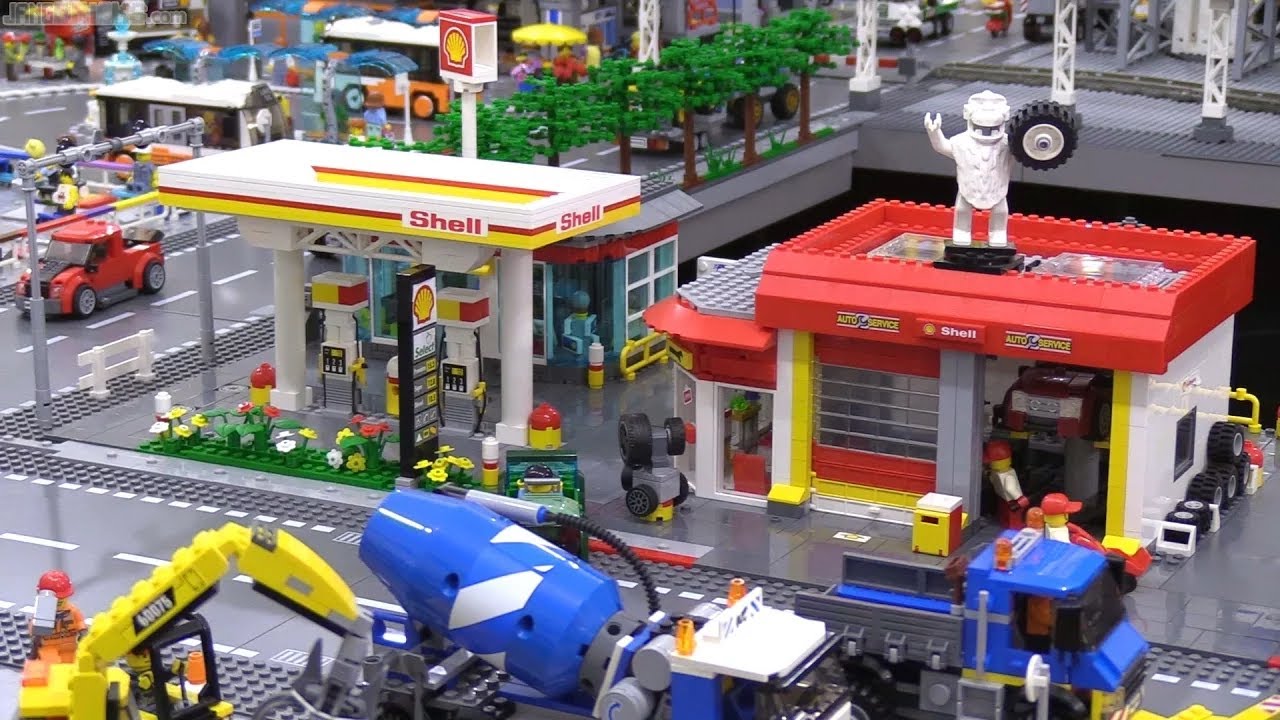 🔄 LEGO custom Shell Gas Station & Repair Shop tour ⛽ MOC redux from Apr 25, 2017