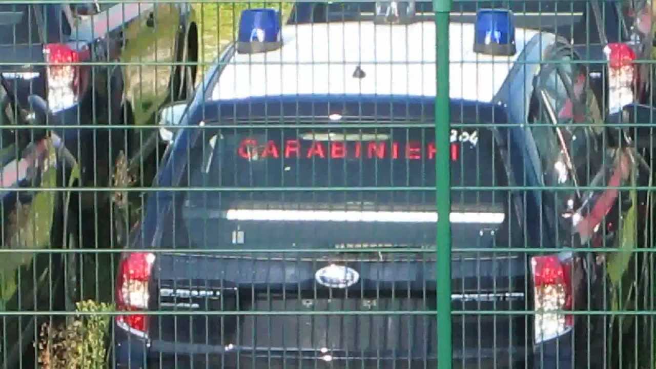 Auto dei Carabinieri a Fiumicino (visto anche su Striscia)