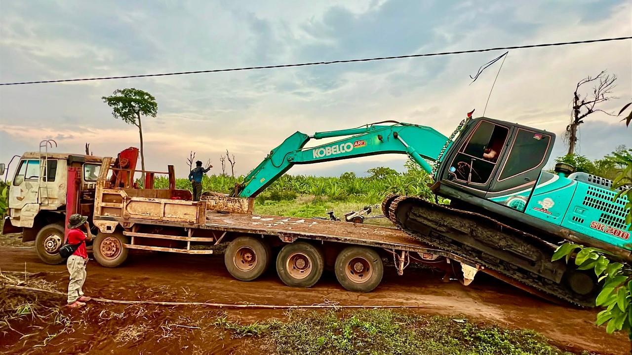 Excavator leaves for a new job site #kobelcosk200