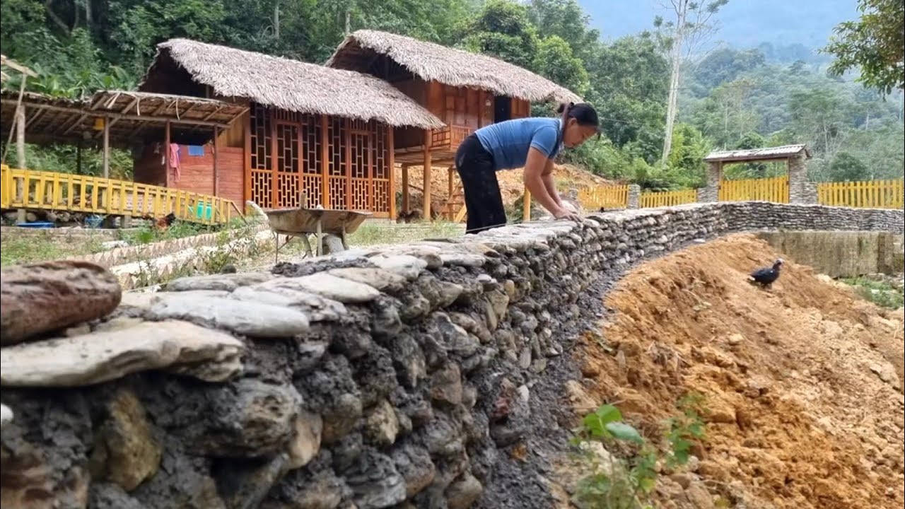 Single girl builds a wall around the farm/ Ly Nhe
