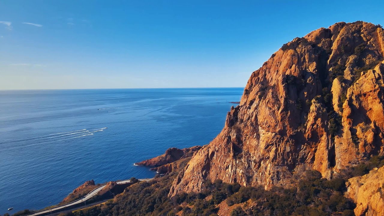 Esterel, Cap Roux, Rocher de Saint-Barthélemy 4K drone flight.