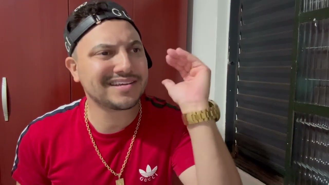 NÃO É FÁCIL SER BIGODE !