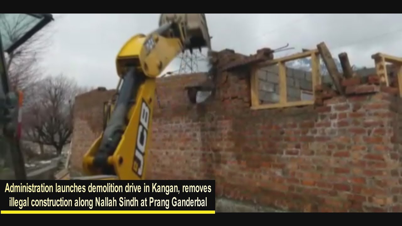 Administration launches demolition drive in Kangan, removes illegal construction