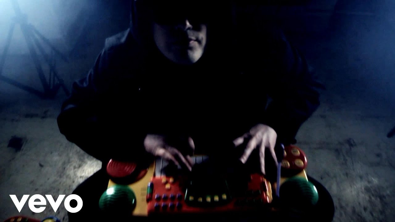 Magugu - CONFAM ft. Stagga