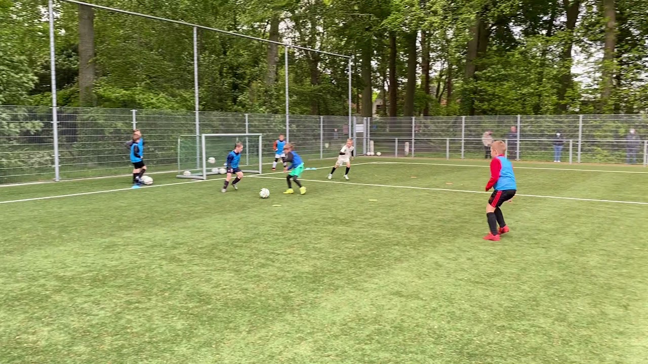Opbouwen door het midden - voetbaltraining voor jeugdspelers