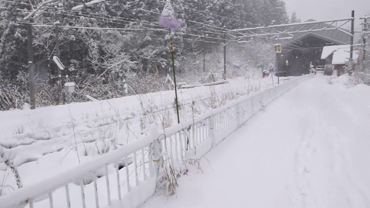 雪降る板谷駅を歩いてみた