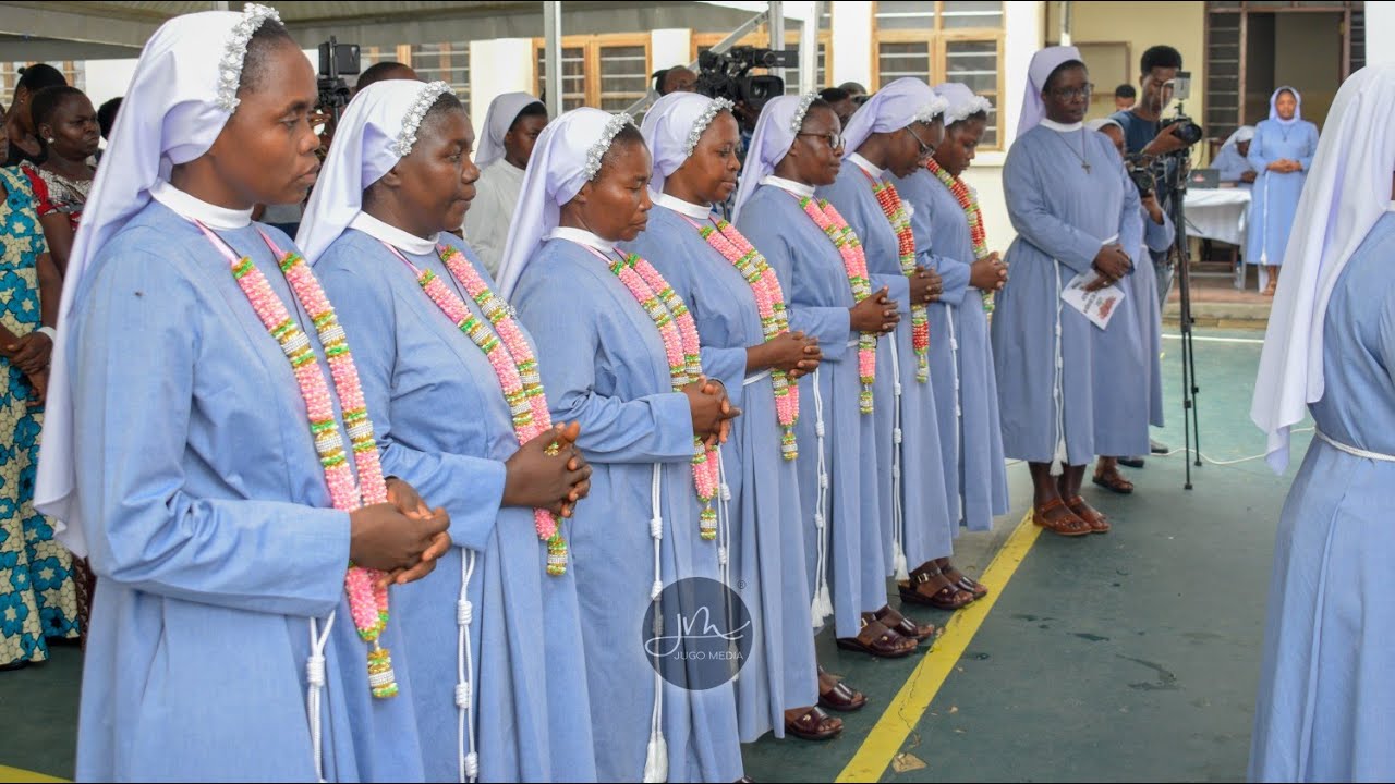 Ibada ya Nadhiri za Daima kwa Masister wa Dada Wadogo, Waweka Ahadi Mbele ya Askofu Mkuu Ruwa'ichi