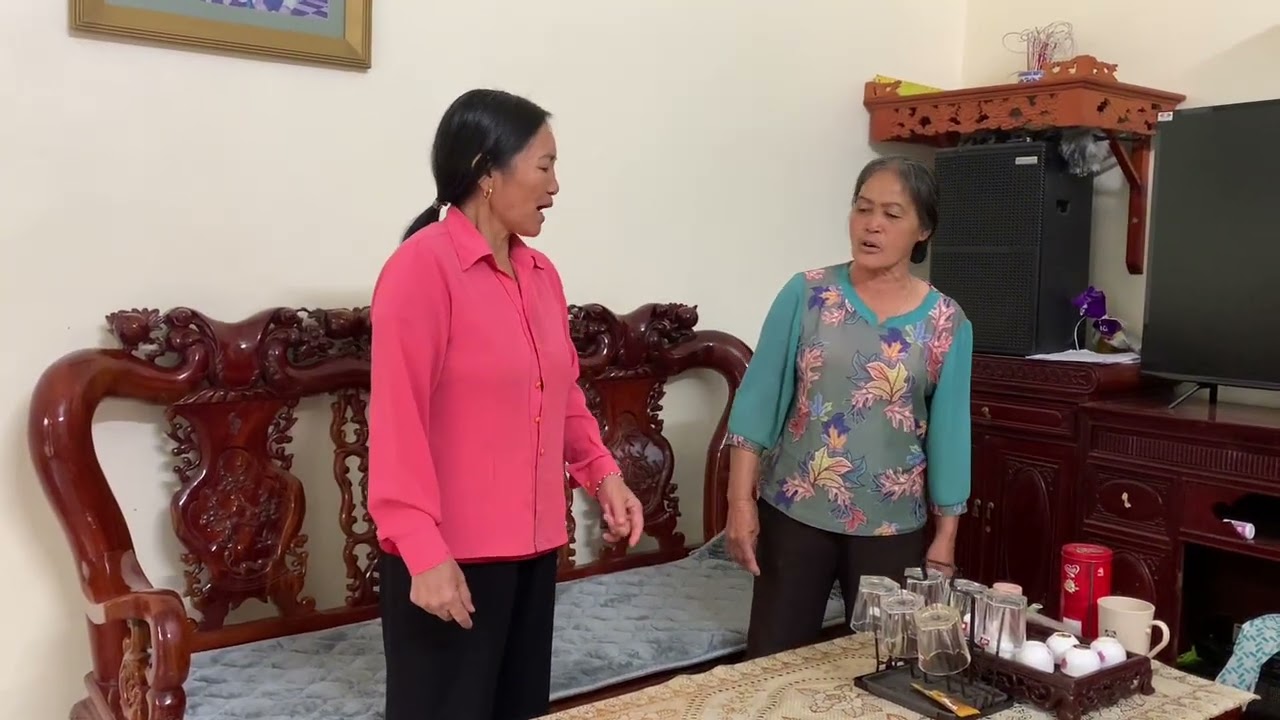 Thương tiến bà quyển sang bắt ép bà quế phải trả tiền không sẽ tính sổ luôn 