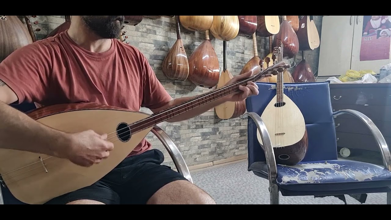 bass karakterli,capraz düzen ve ditar akortlari olabilir .. Maun ağacı