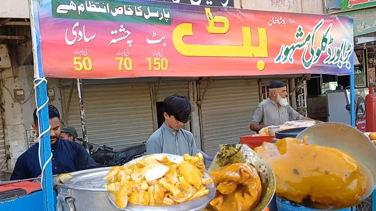 40 Years Old Kallu Bhai Kay Famous Butt and Chusta,Ojri,Street Food Pakistani