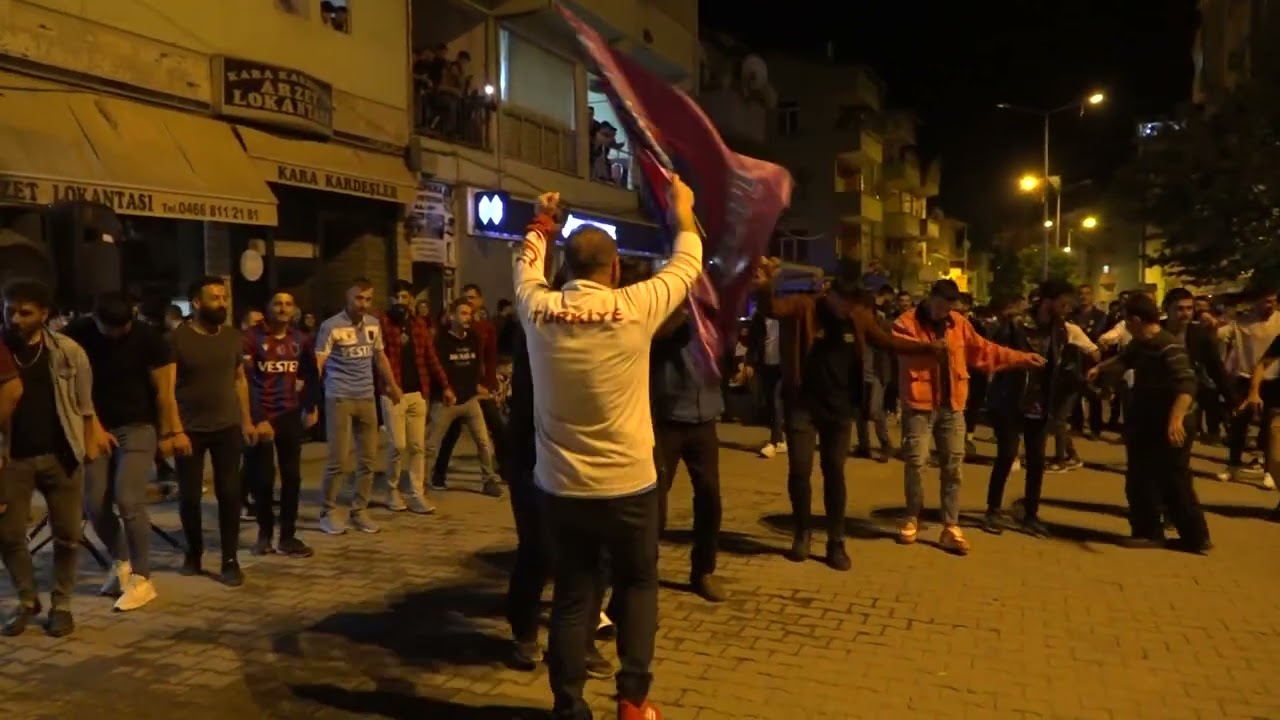 Trabzonspor'un1Lig Şampiyonası Artvin'in Yusufeli ilçesinde İşte bu şekilde kutlandı Nusret durur
