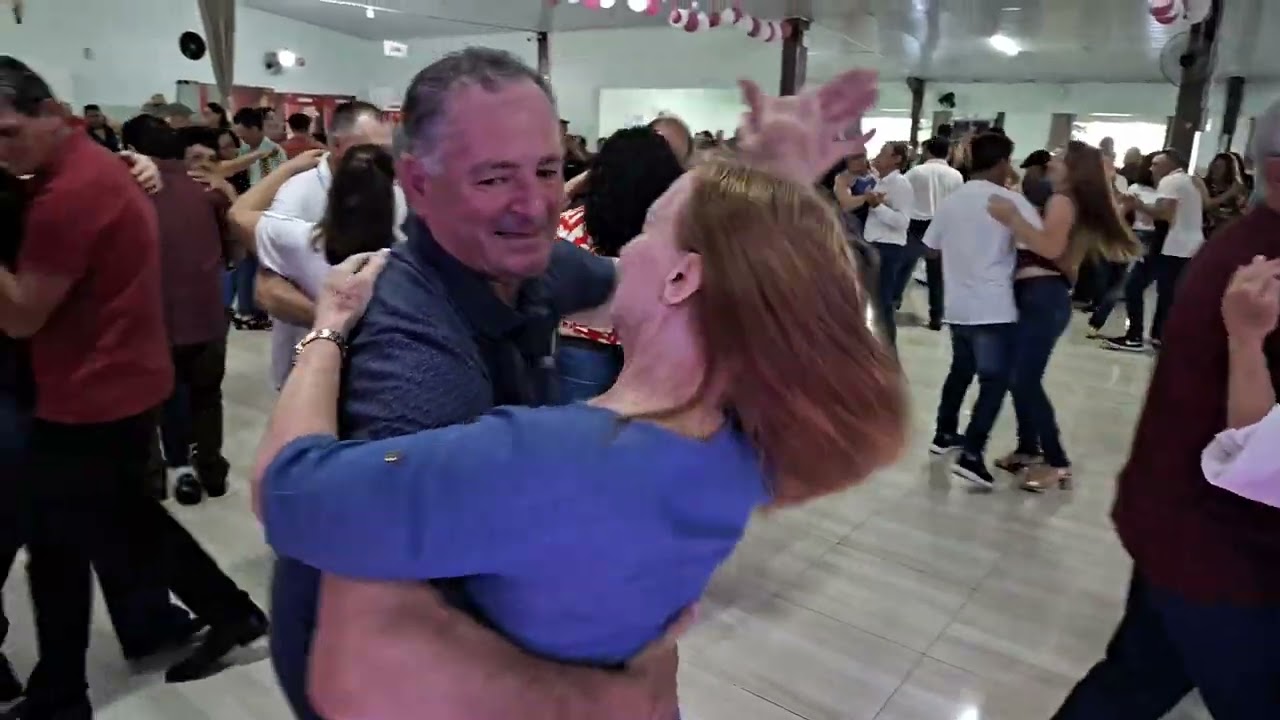 muita dança no clube da cidade Sul em Dois Vizinhos no Paraná(com marcos e margarida)