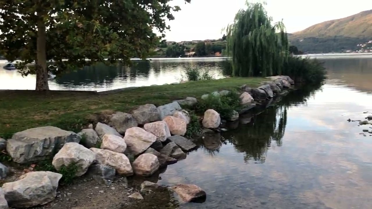 Lungolago di Pettenasco, a 10 minuti da Orta San Giulio.