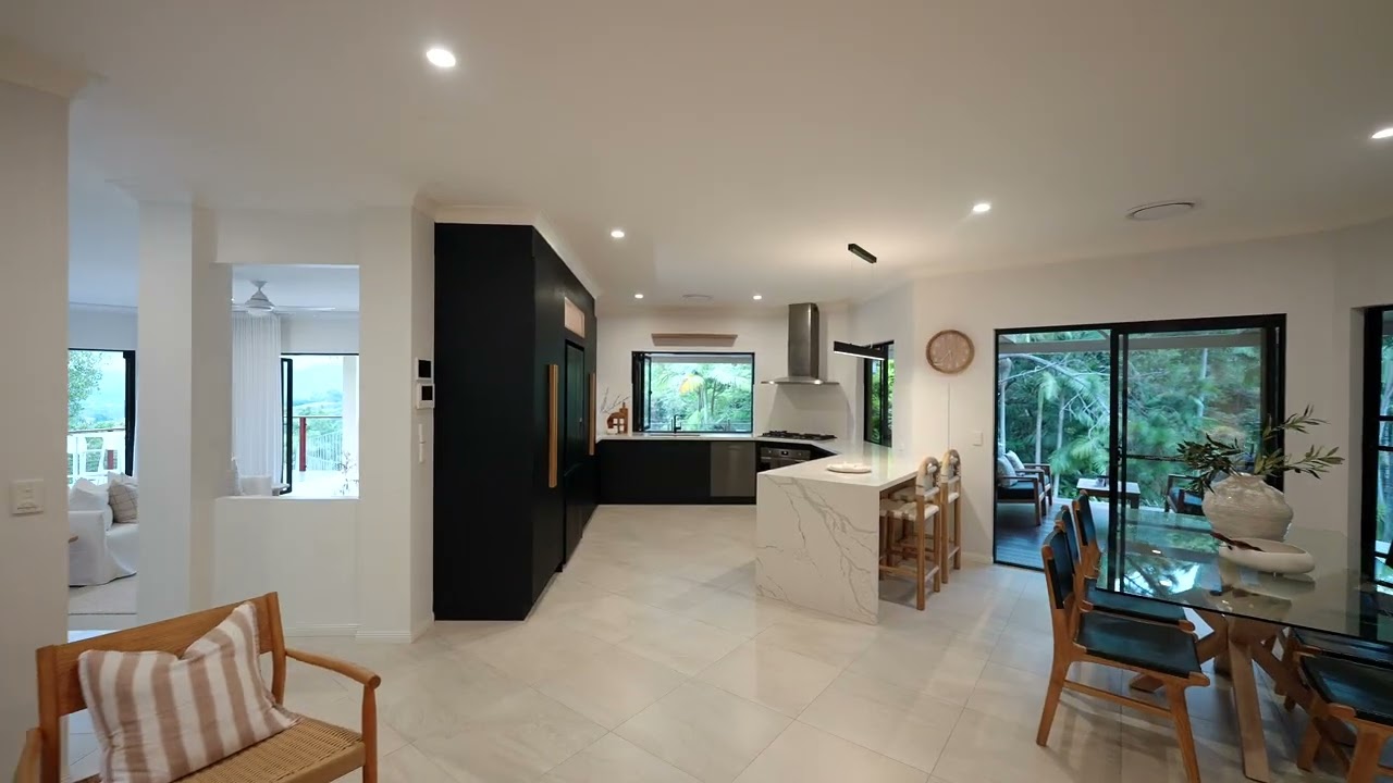 ELEVATED HINTERLAND RETREAT WITH PANORAMIC VIEWS & ICONIC DAM