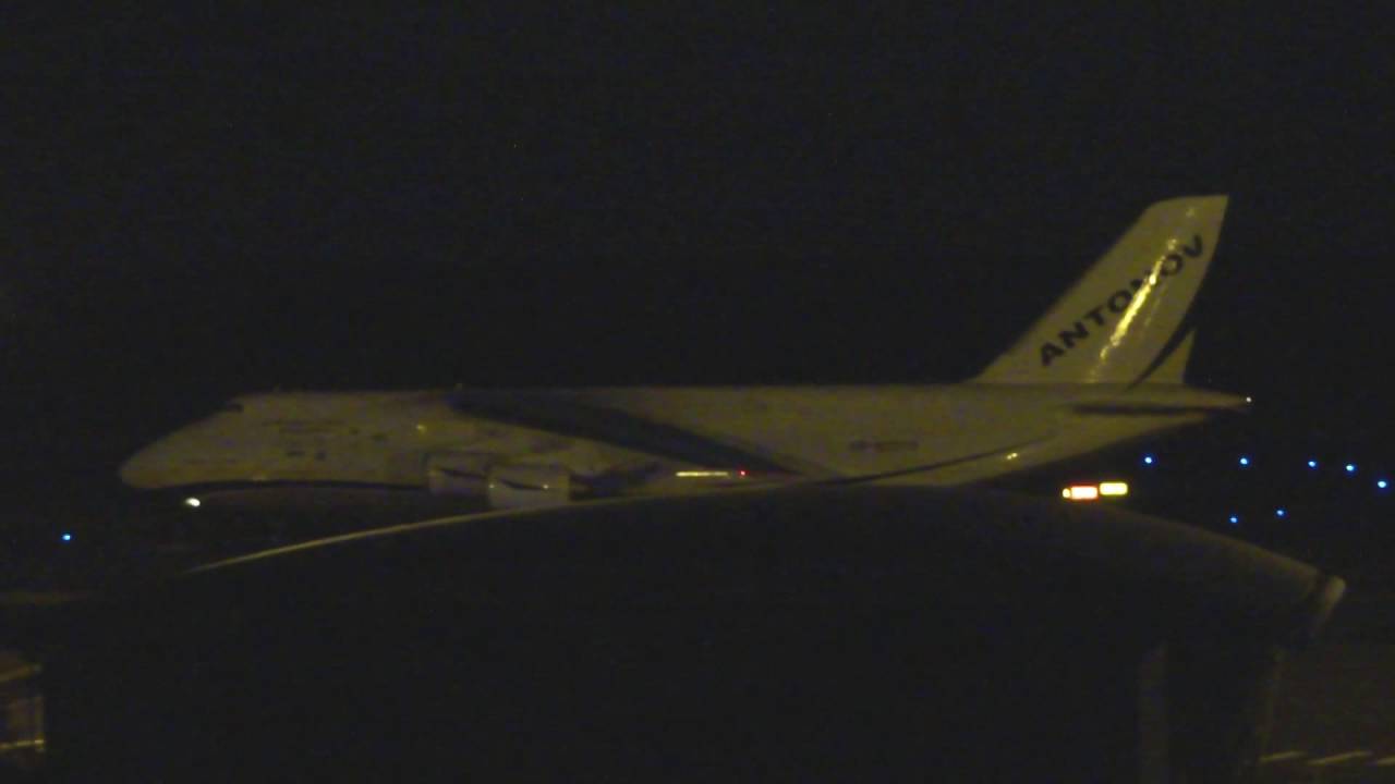 Antonov 124,Antonov Design Bureau,UR-82073 @ Roland Garros Airport (RUN)