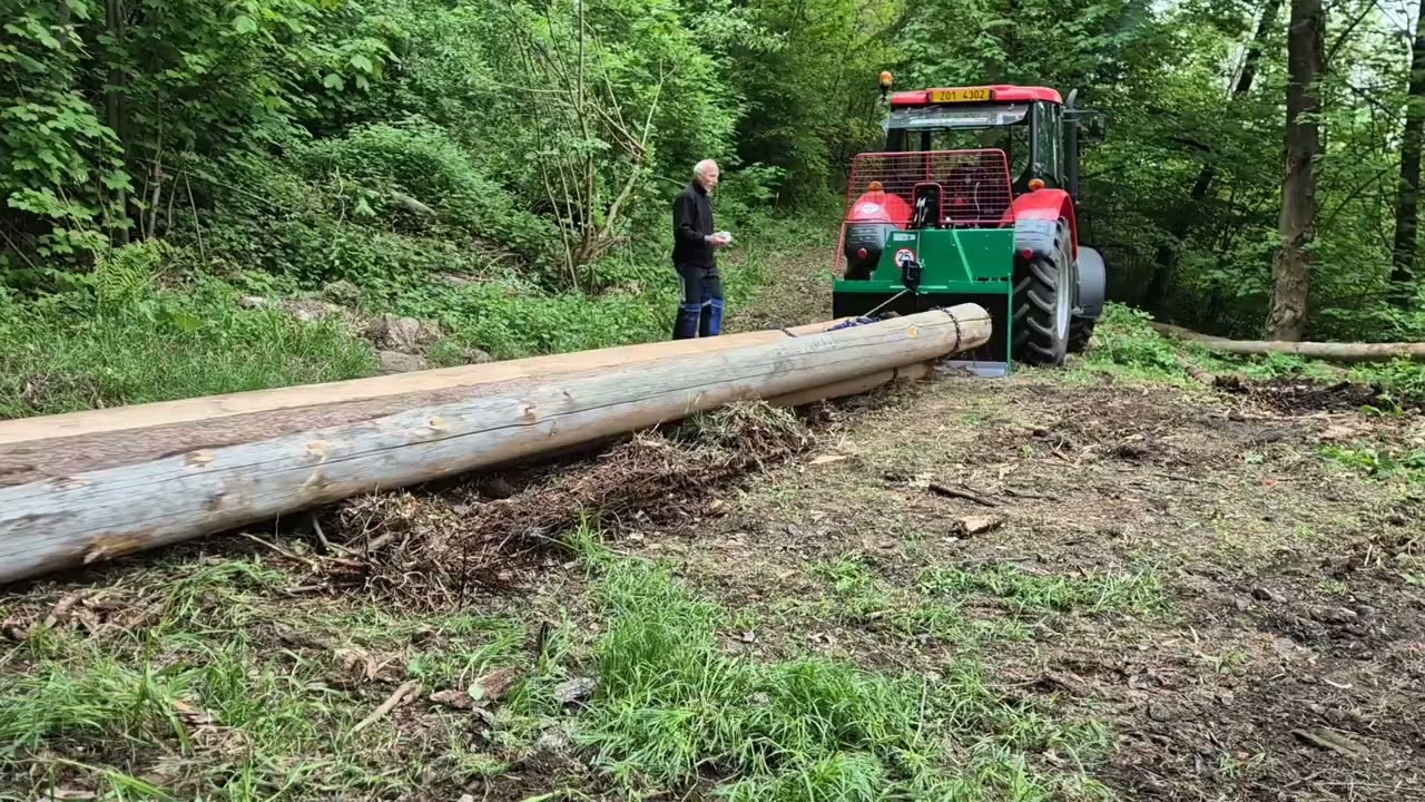Profesjonalna wciągarka leśna o sile uciągu 7,5 tony ze zdalnym sterowaniem radiowym
