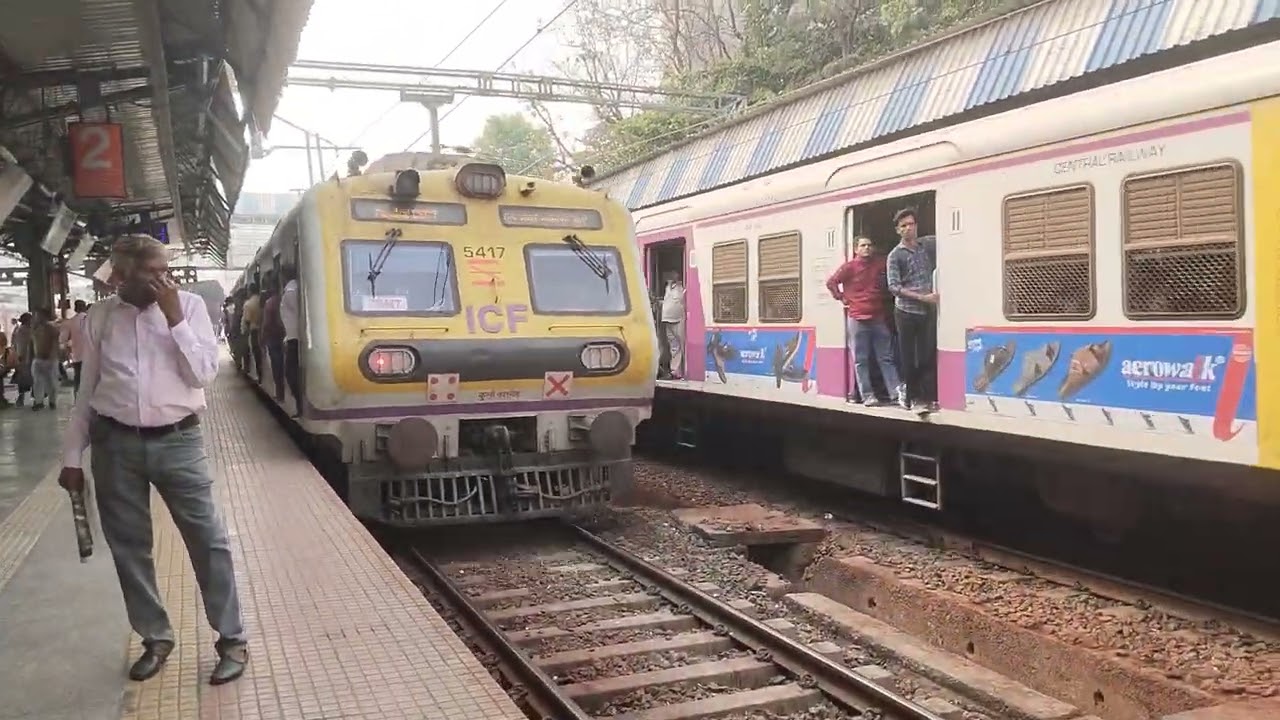 Mumbai local trains video live in the railway station | Train videos Indian railways station vlog 