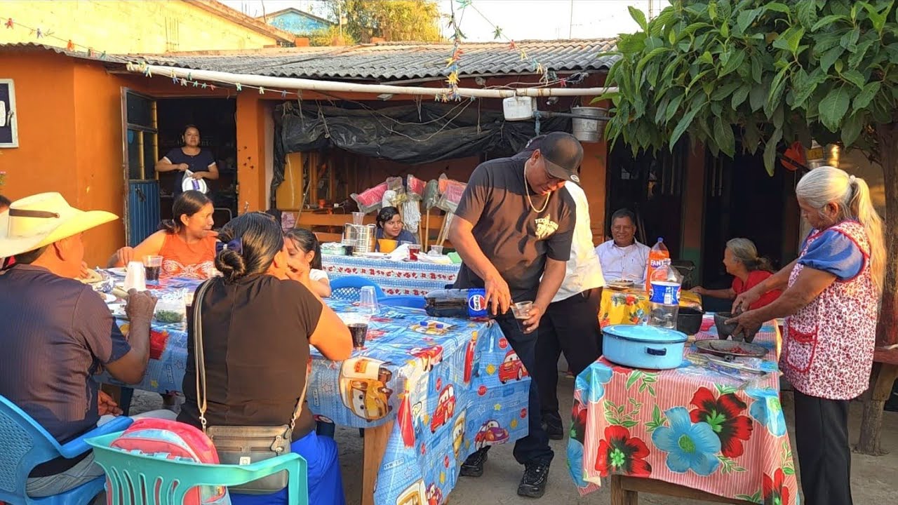 El Vagante De Michoacán invita a toda su familia a comer chicharron de rez