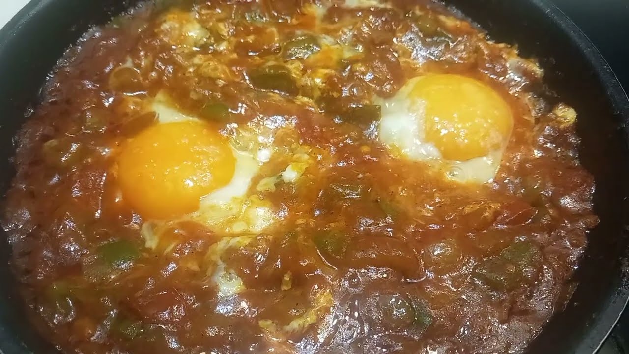 Huevos con verduras y especias 