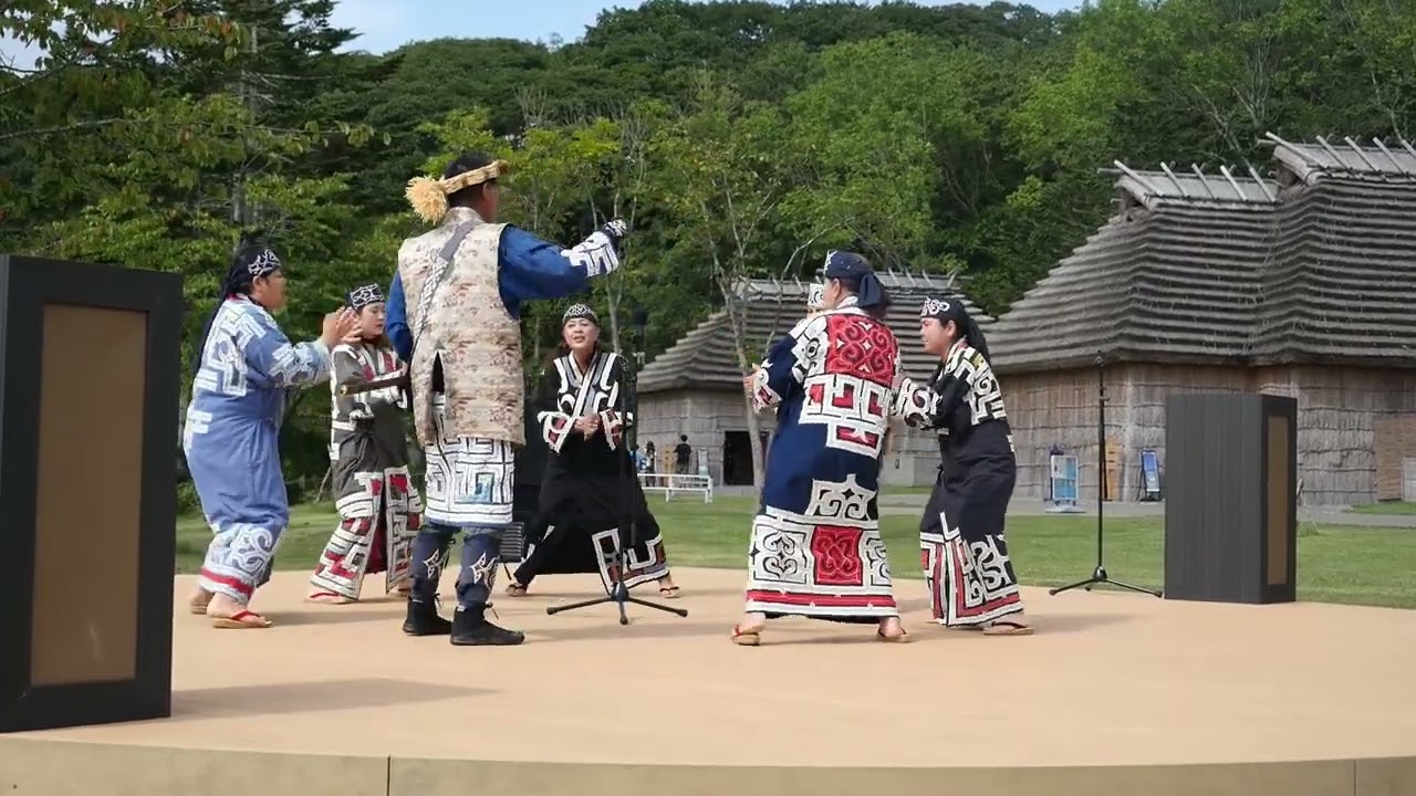 AINU PEOPLE CEREMONIAL SWORD DANCE (taniec miecza ludu ajnów)