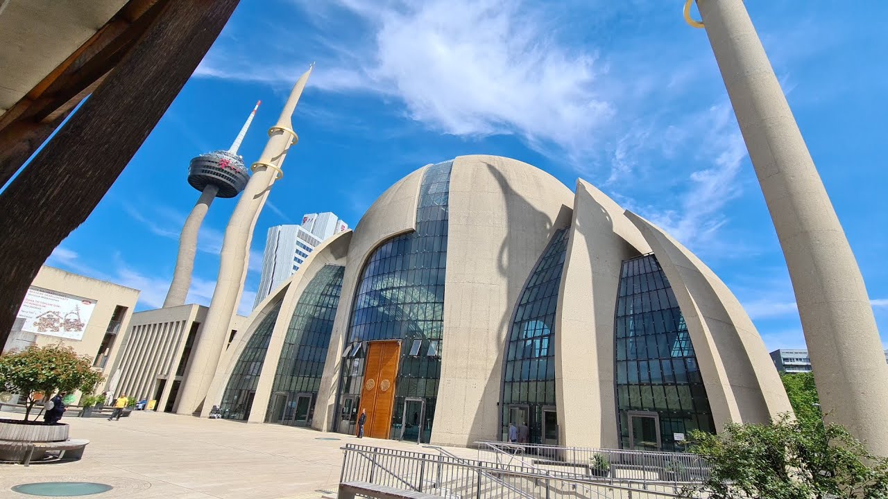 K&ouml;ln und Zentralmoschee (centralna dzamija Keln)