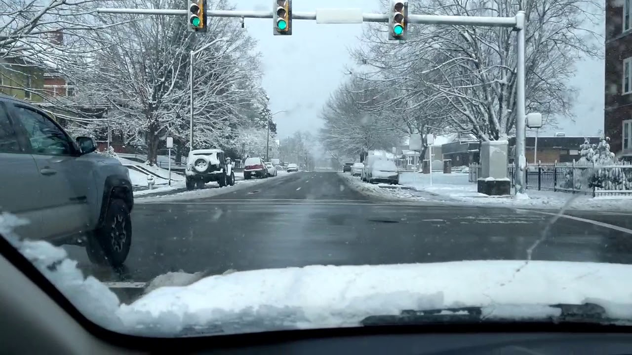 Driving around Johnson City TN. it's cold and snowing some i am heading back home to the Puppies 😊
