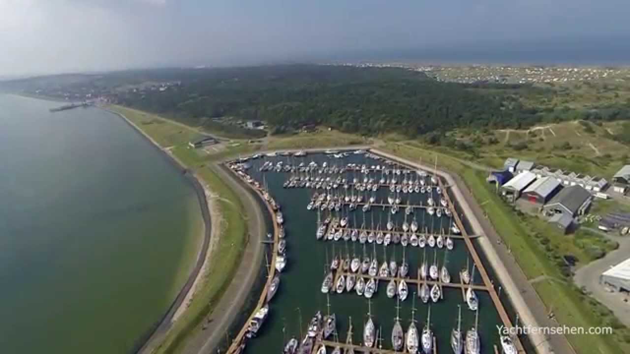 Jachthaven Vlieland and lighthouse - by Yachtfernsehen.com