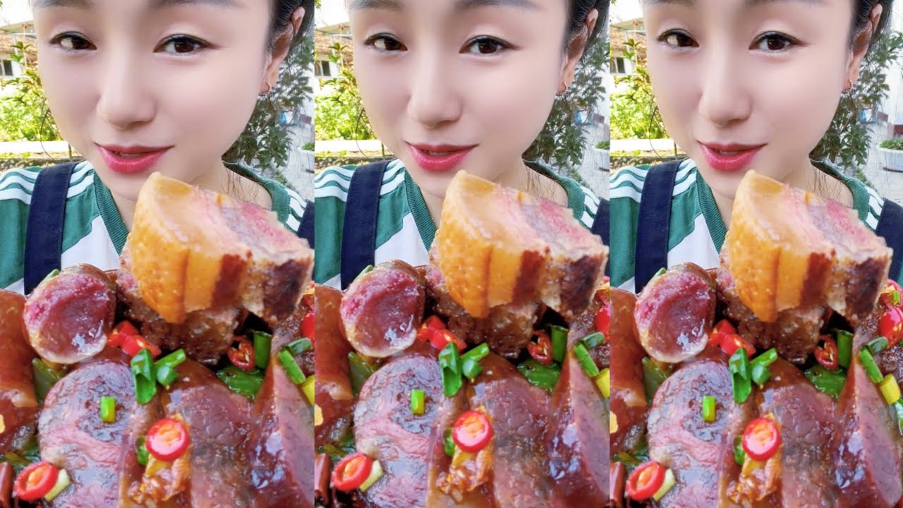 Three layers of grilled meat with pepper sauce is delicious