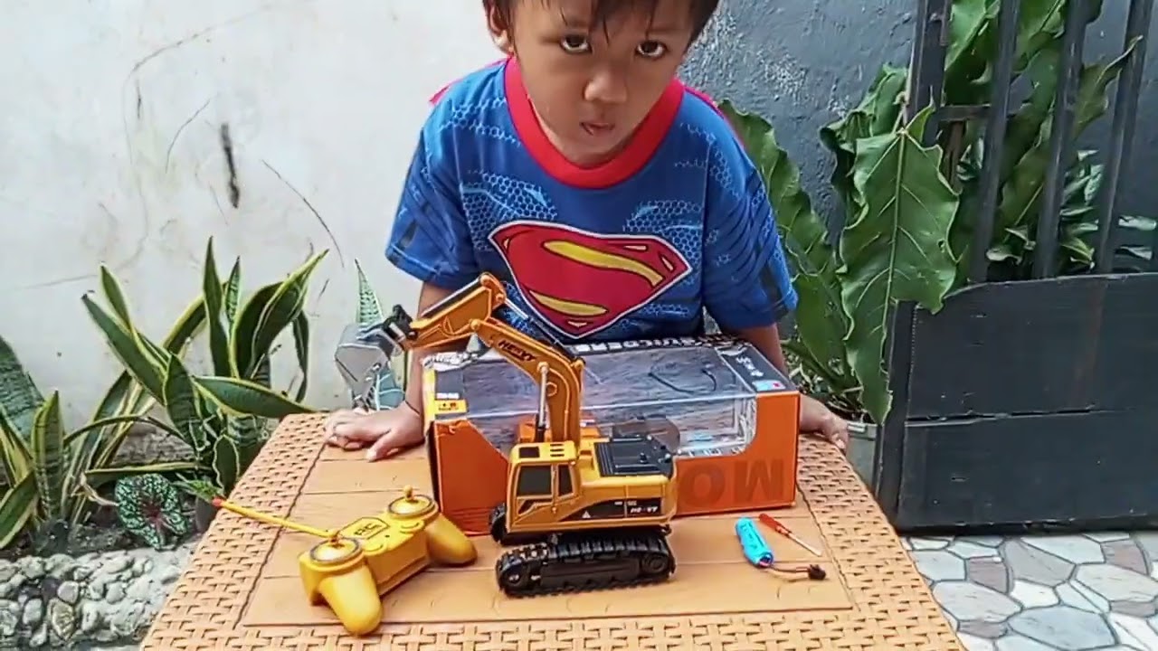 Unboxing kado mainan mobil Exkavator beko keren banget